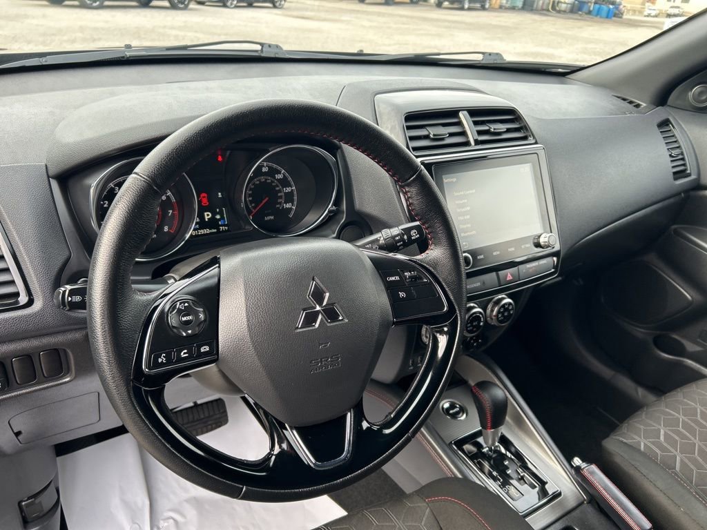 Used 2025 Mitsubishi Outlander Sport SE image 13