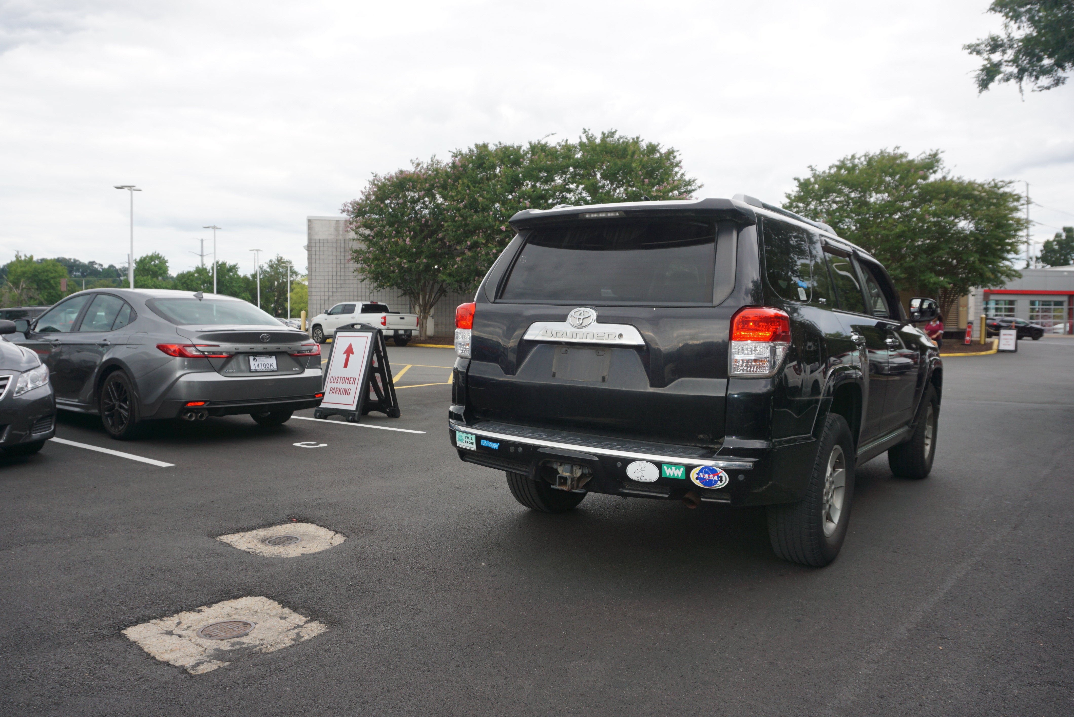 Used 2011 Toyota 4Runner SR5 w/ Premium Pkg w/Leather AWD/4WD image 4