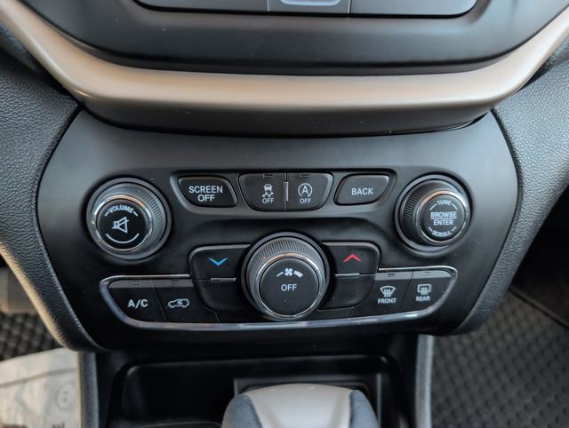 Used 2016 Jeep Cherokee Latitude w/ Cold Weather Group AWD/4WD image 27