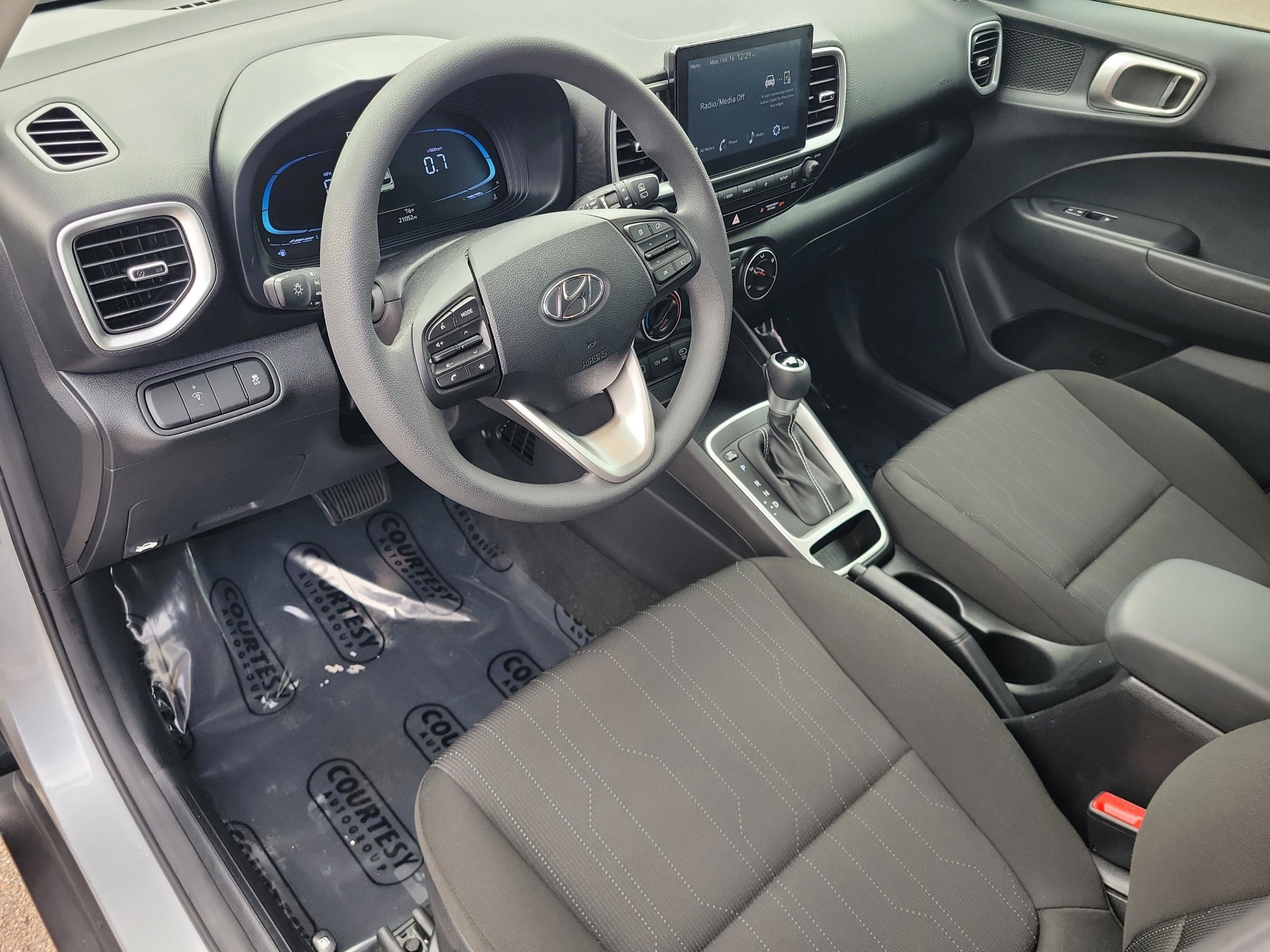 Certified 2023 Hyundai Venue SE image 19