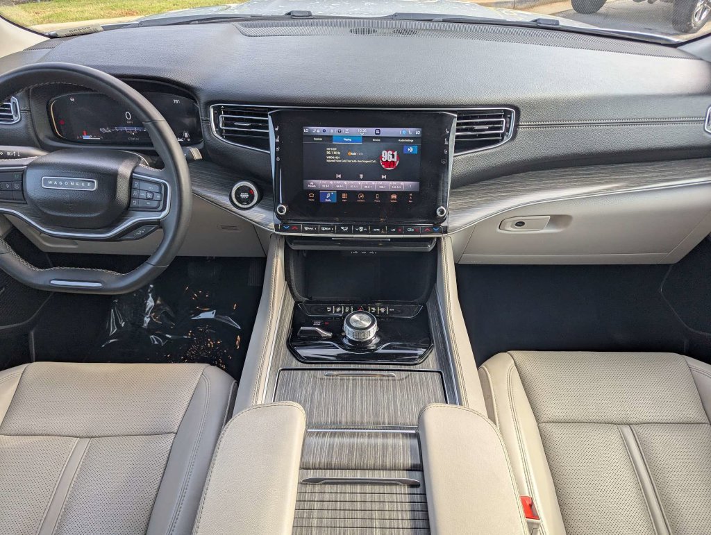 Used 2024 Jeep Wagoneer Series II AWD/4WD image 15