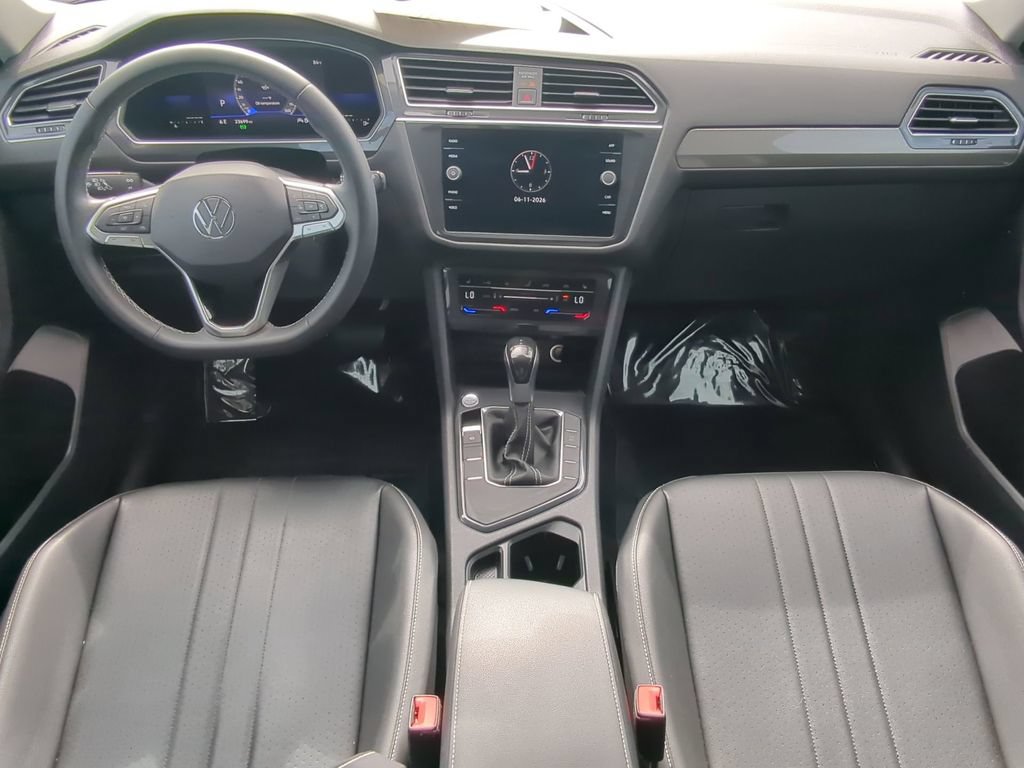 Used 2022 Volkswagen Tiguan SE FWD image 12