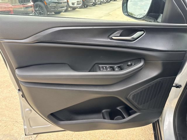 New 2025 Jeep Grand Cherokee L Altitude RWD image 12