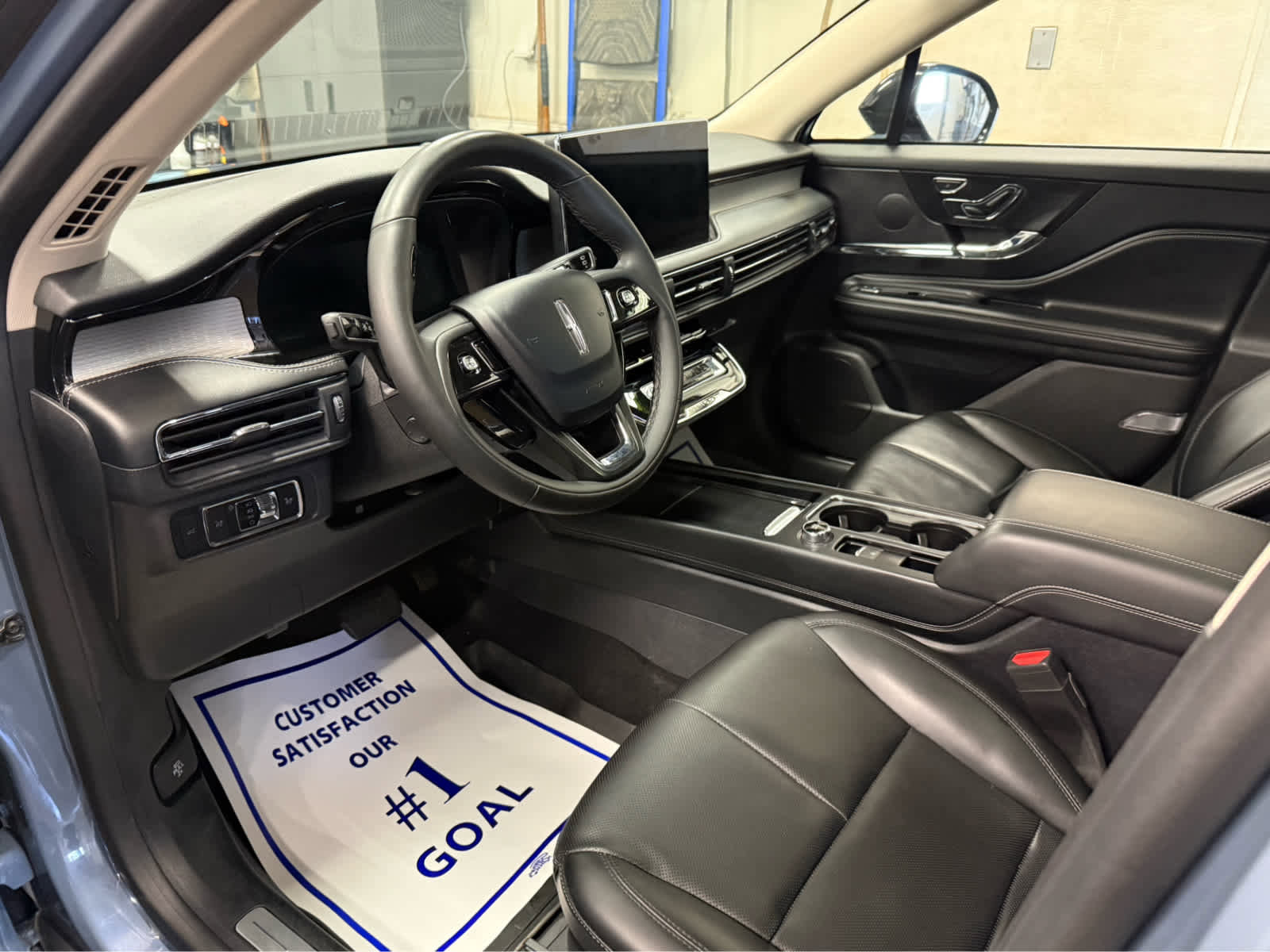 Used 2023 Lincoln Corsair AWD w/ Equipment Group 101A image 24