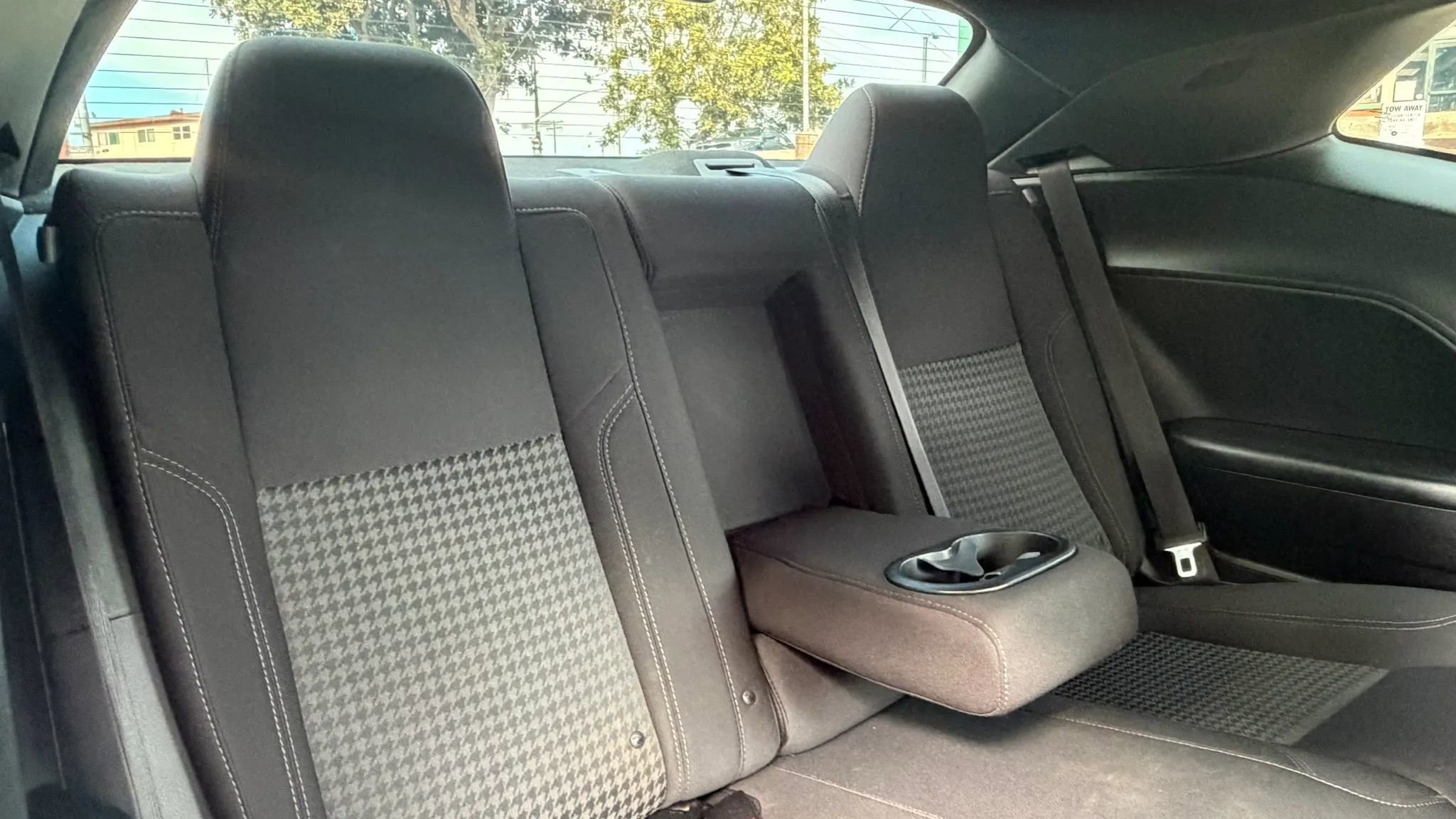 Used 2015 Dodge Challenger SXT RWD image 18