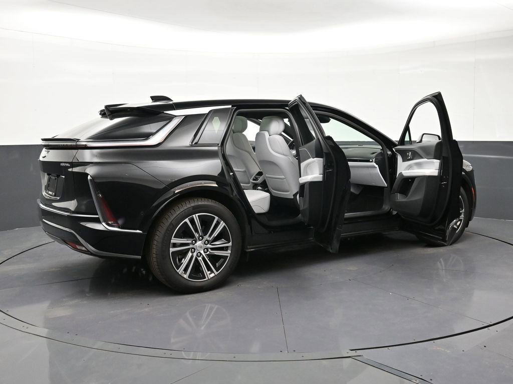 Used 2025 Cadillac Lyriq Luxury image 31