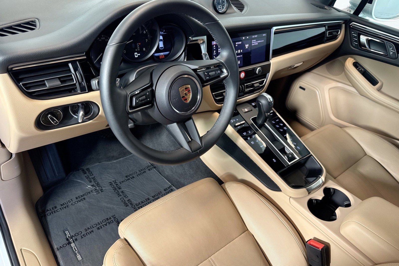 Used 2024 Porsche Macan w/ Premium Plus Package image 9