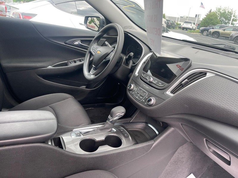 Used 2024 Chevrolet Malibu LT FWD image 2
