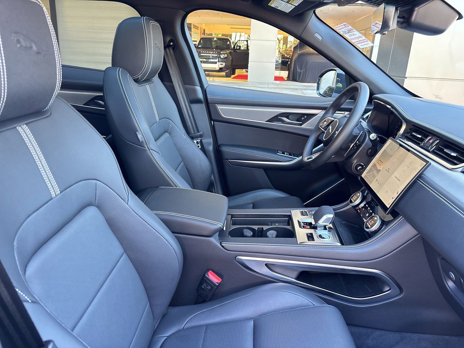 Used 2026 Jaguar F-PACE R-Dynamic S image 31