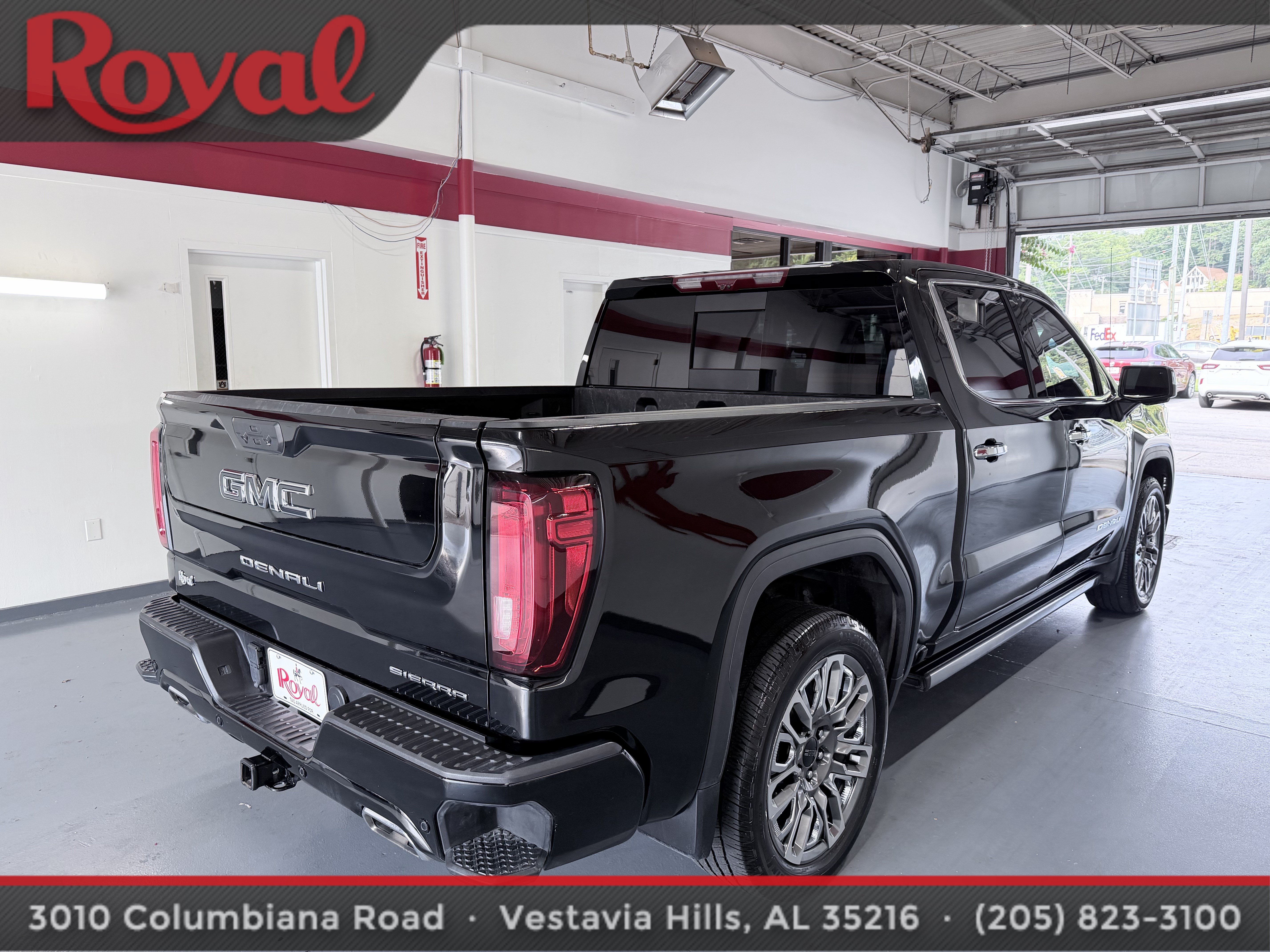 Used 2025 GMC Sierra 1500 Denali Ultimate AWD/4WD image 4