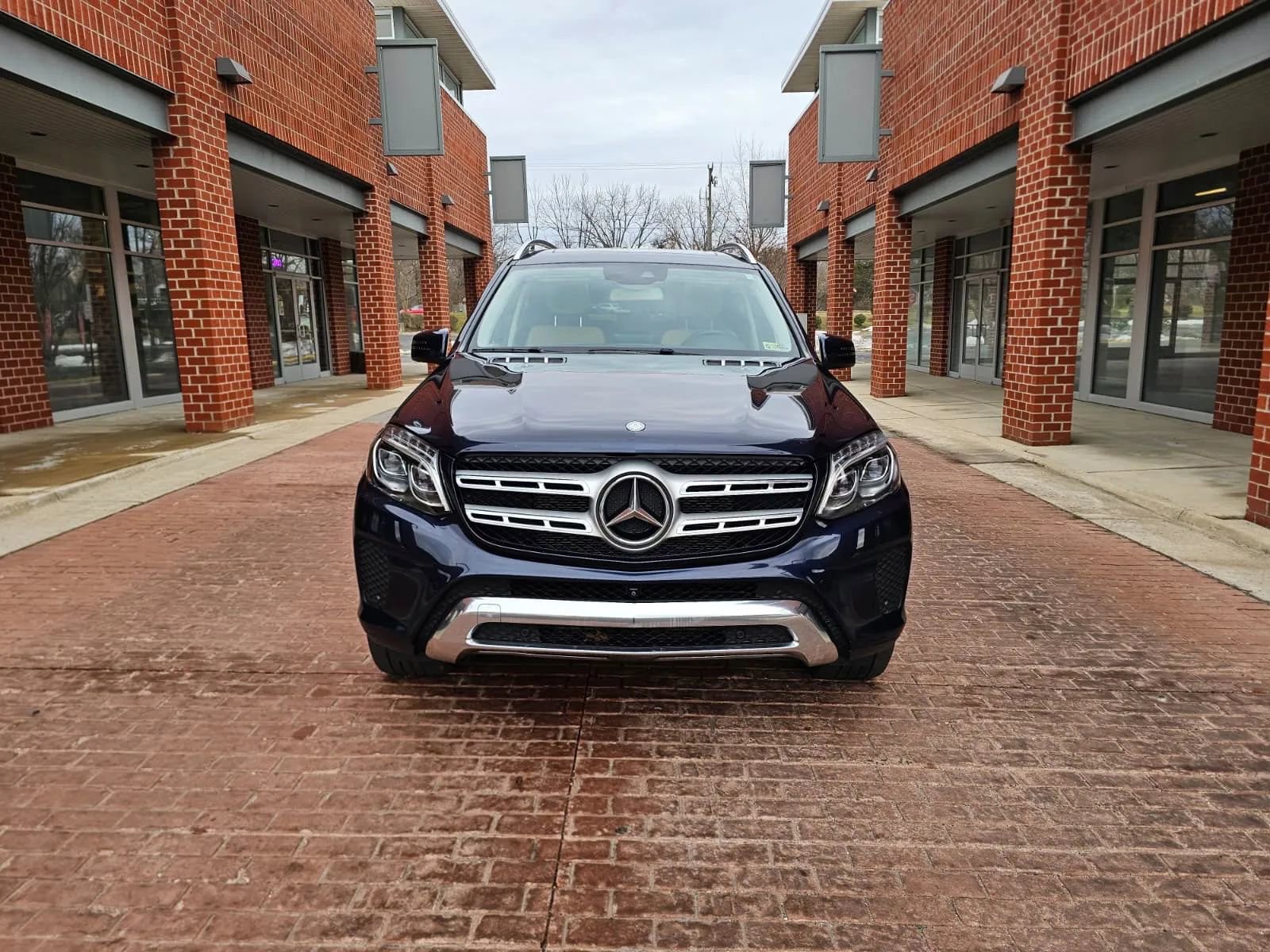 Used 2017 Mercedes-Benz GLS 450 4MATIC image 2