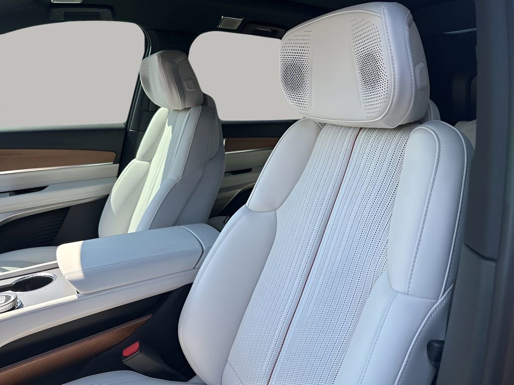 New 2026 Cadillac Vistiq Luxury image 25