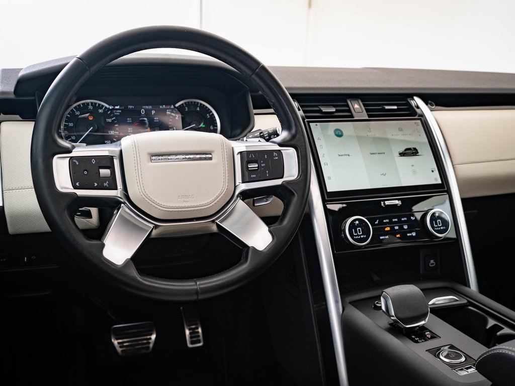 Used 2023 Land Rover Discovery S R-Dynamic image 4