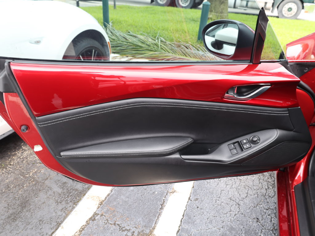 Used 2023 MAZDA MX-5 Miata Grand Touring RWD image 10