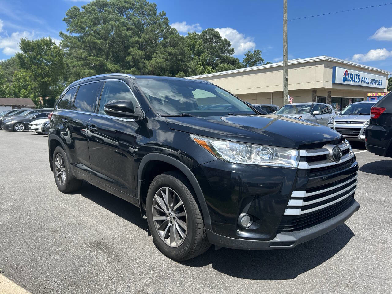 Used 2018 Toyota Highlander XLE image 3