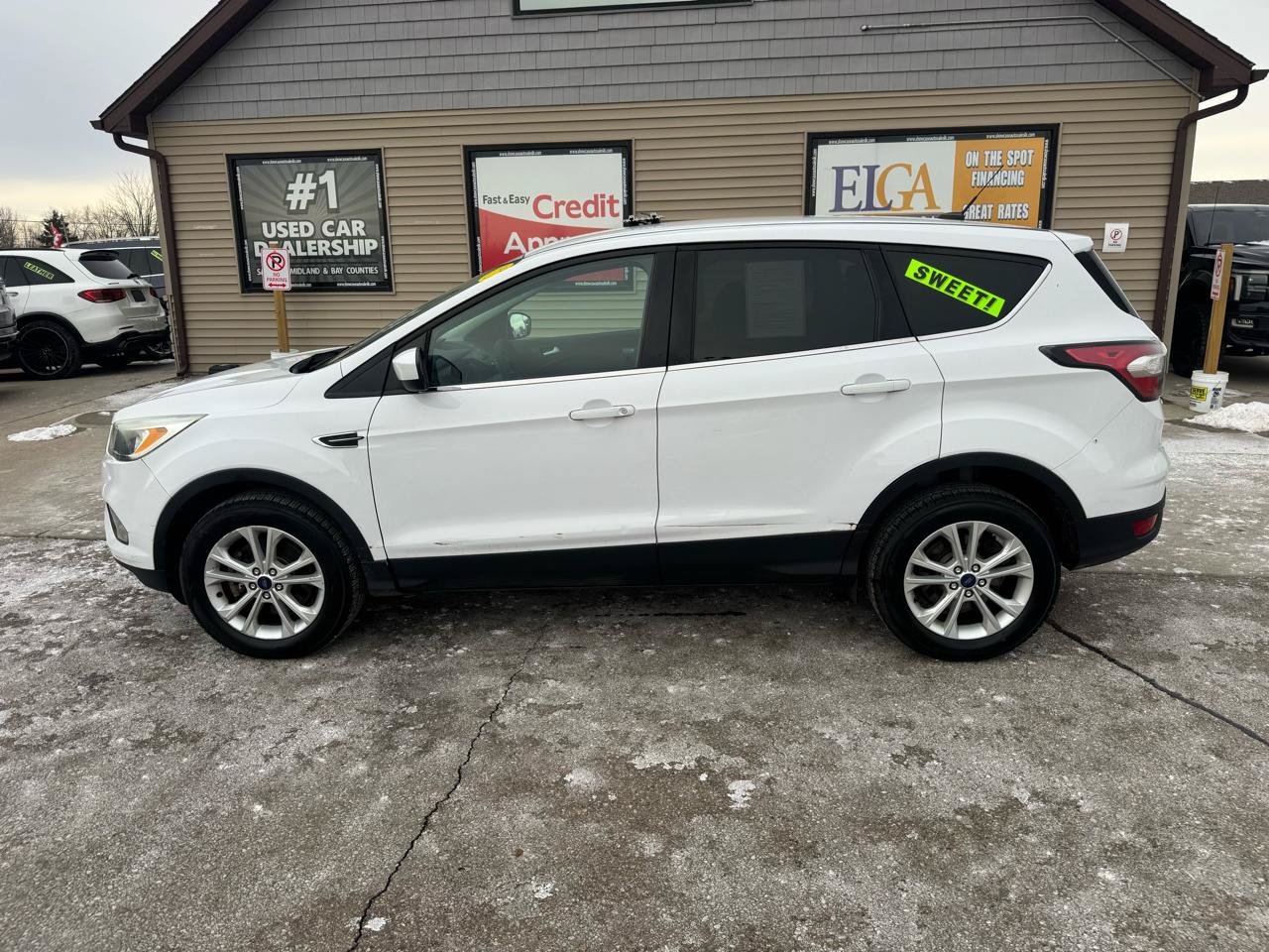 Used 2017 Ford Escape SE w/ SE Cold Weather Package AWD/4WD image 8