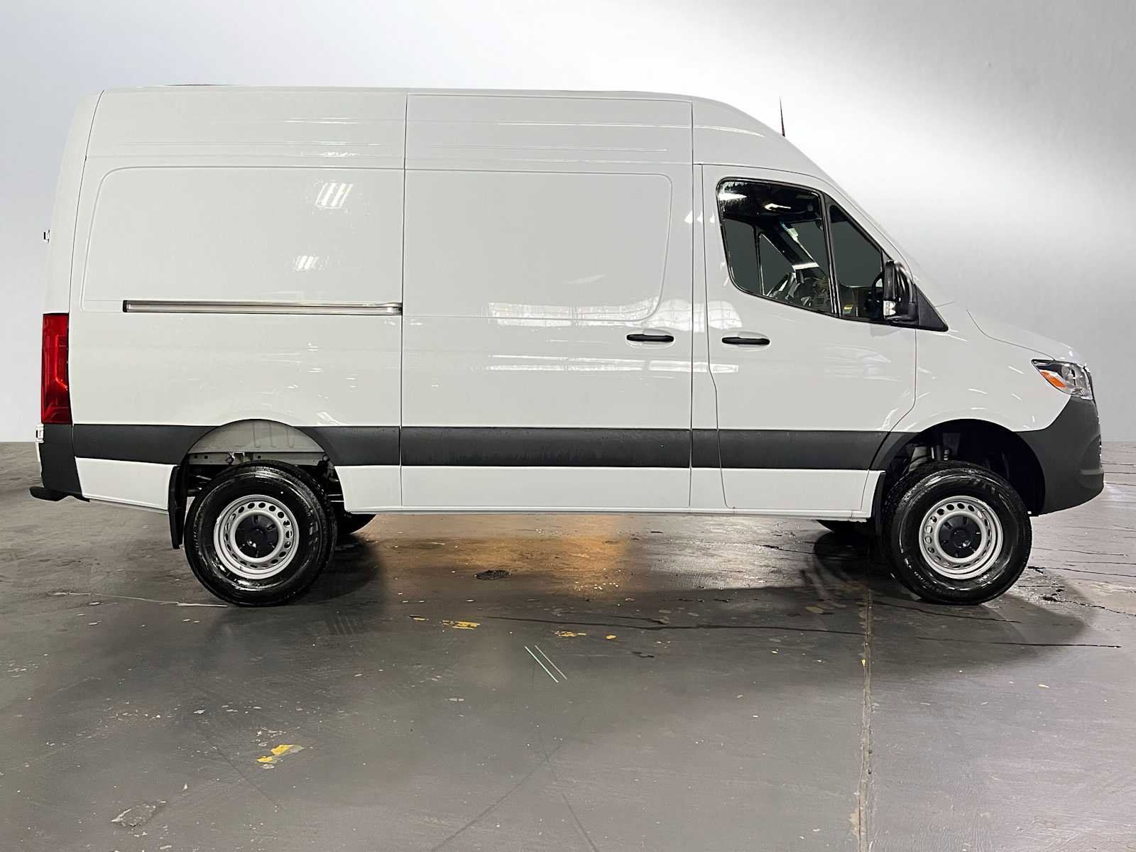 Used 2025 Mercedes-Benz Sprinter 2500 image 2