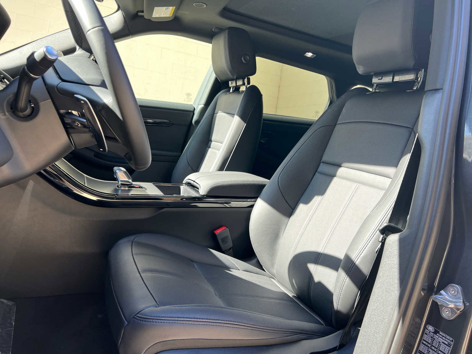 Used 2025 Land Rover Range Rover Evoque Dynamic SE image 13