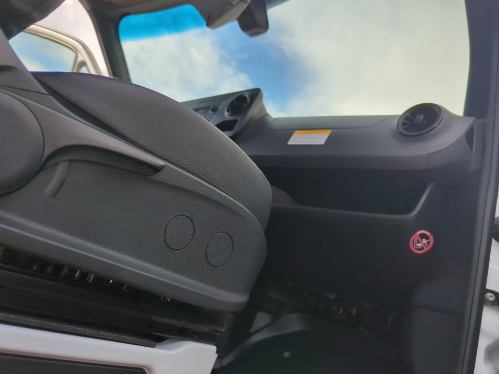 Used 2025 Mercedes-Benz Sprinter 2500 image 15