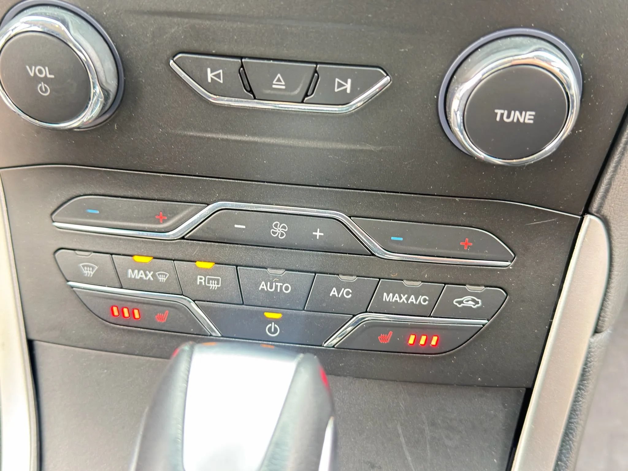Used 2018 Ford Edge SEL w/ Canadian Touring Package AWD/4WD image 18