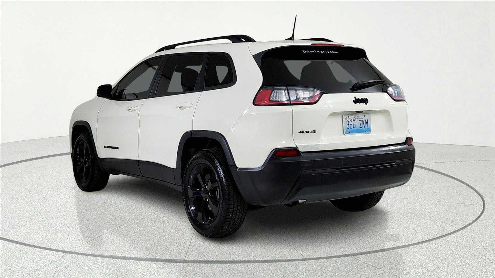 Used 2019 Jeep Cherokee Latitude Plus AWD/4WD image 4