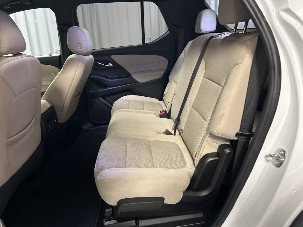 Used 2023 Chevrolet Traverse LS FWD image 22