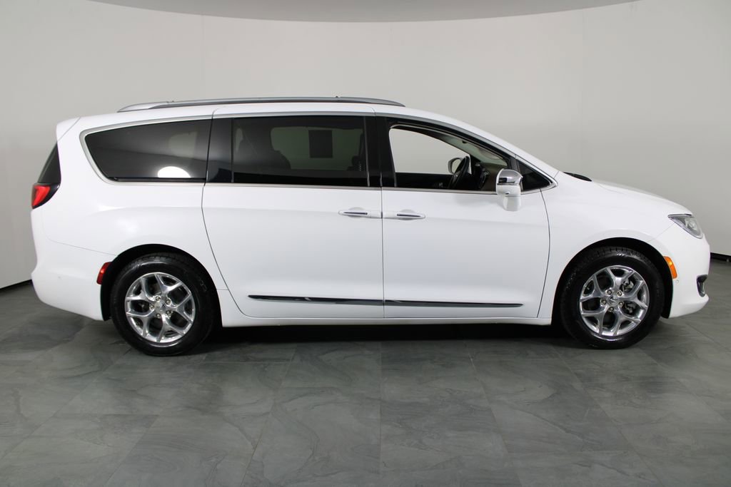 Used 2017 Chrysler Pacifica Limited w/ UConnect Theater Package image 14