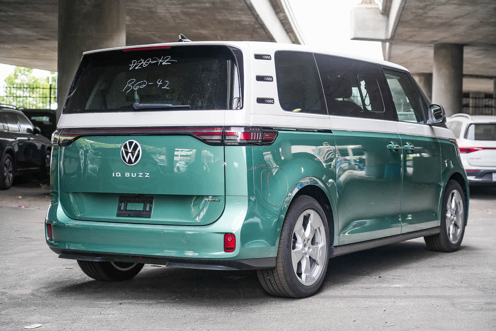 New 2025 Volkswagen ID. Buzz Pro S Plus AWD/4WD image 6