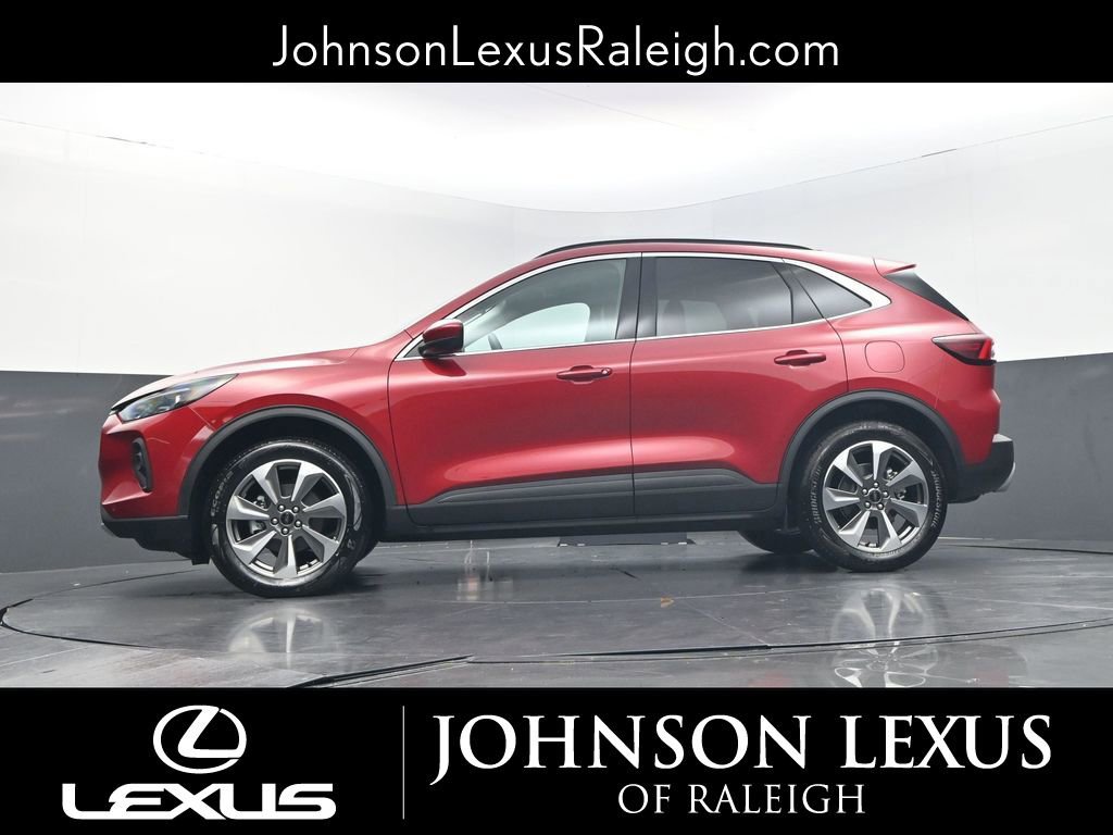 Used 2025 Ford Escape Platinum w/ Premium Technology Package image 17