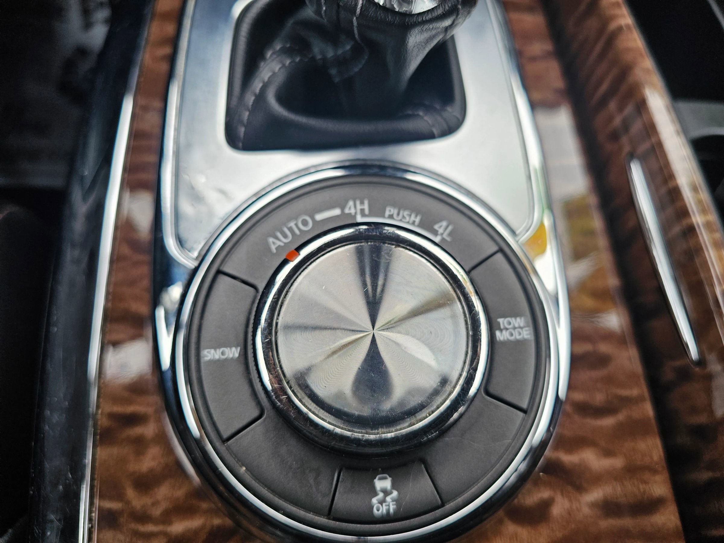 Used 2020 Nissan Armada SL w/ Premium Package image 29