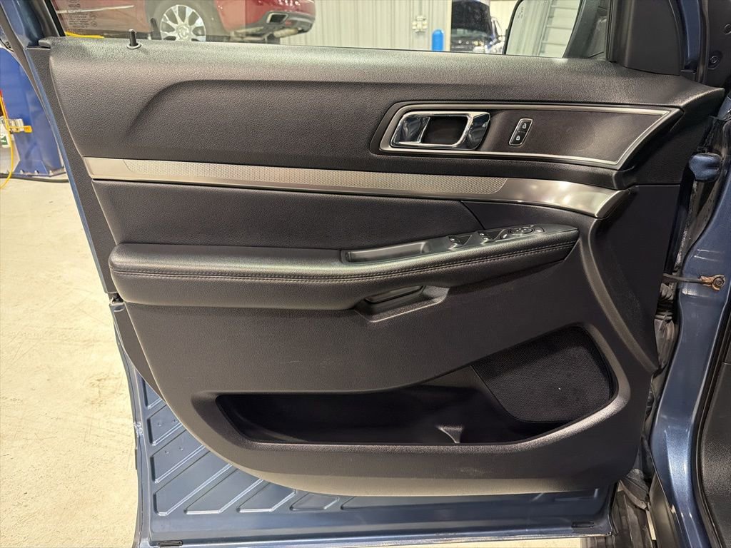 Used 2019 Ford Explorer XLT w/ Equipment Group 202A image 18
