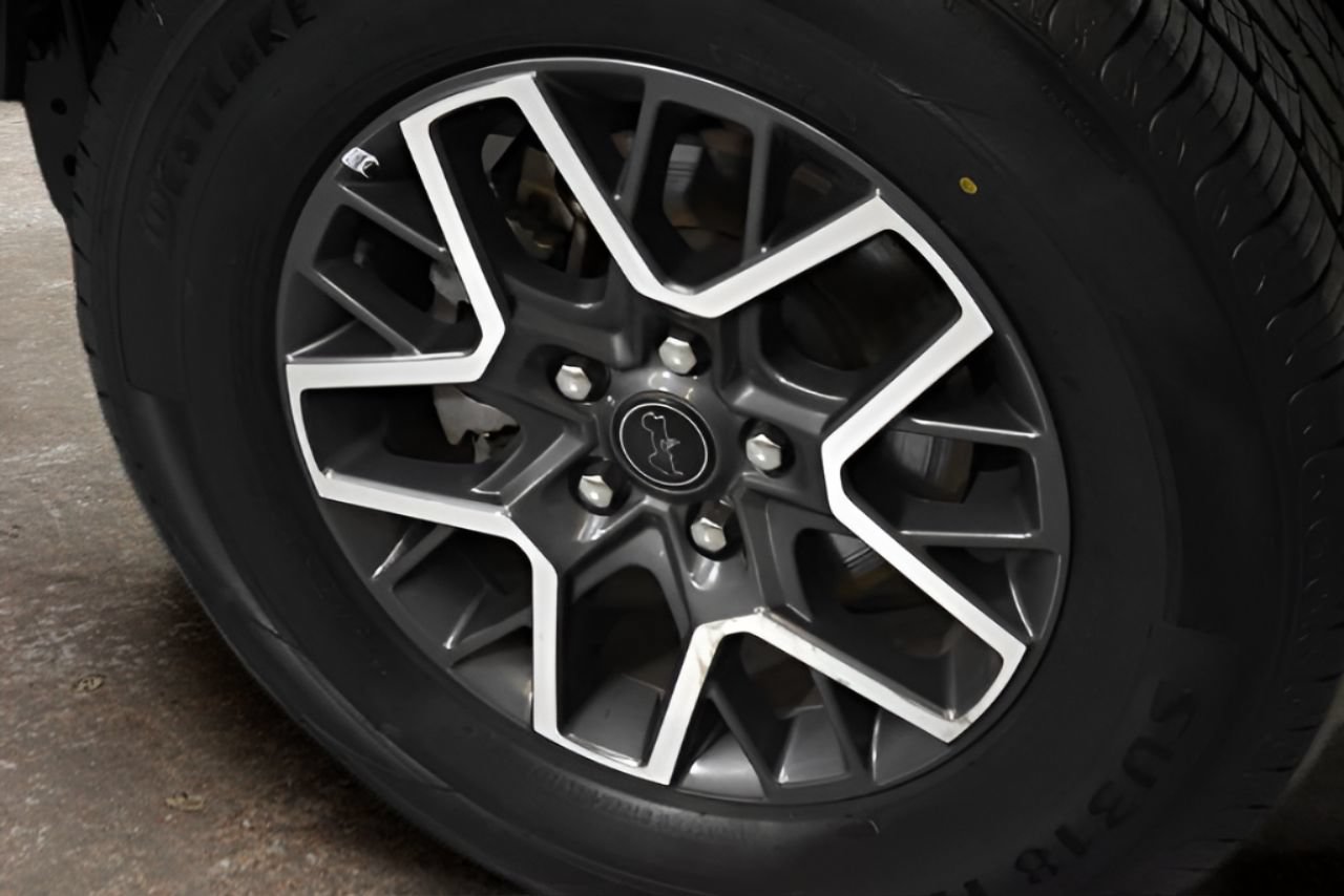 Used 2025 Jeep Wrangler Unlimited Sahara AWD/4WD image 6