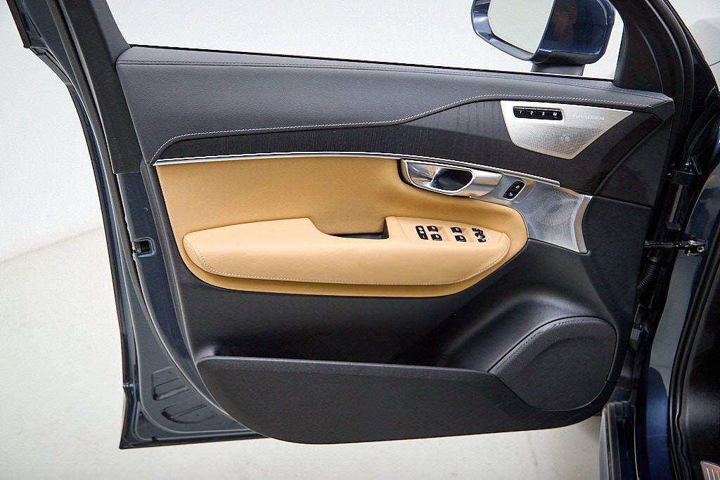 Certified 2024 Volvo XC90 B6 Ultimate w/ Lounge Package image 10