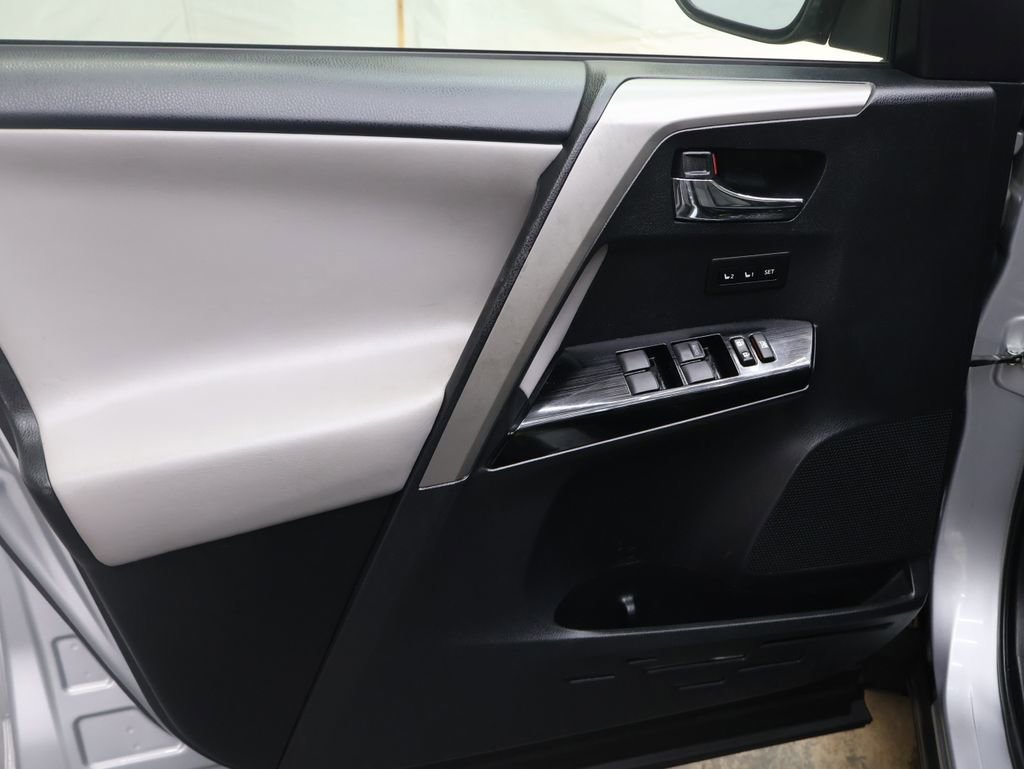 Used 2017 Toyota RAV4 Limited FWD image 15