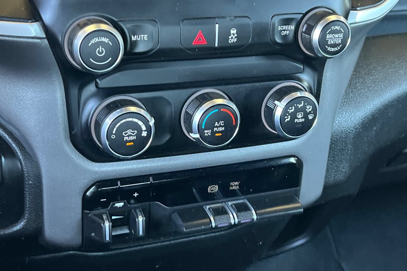 Used 2022 RAM 2500 Big Horn AWD/4WD image 20
