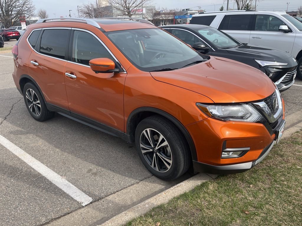 Used 2019 Nissan Rogue SV w/ Sun & Sound Touring Package AWD/4WD image 4