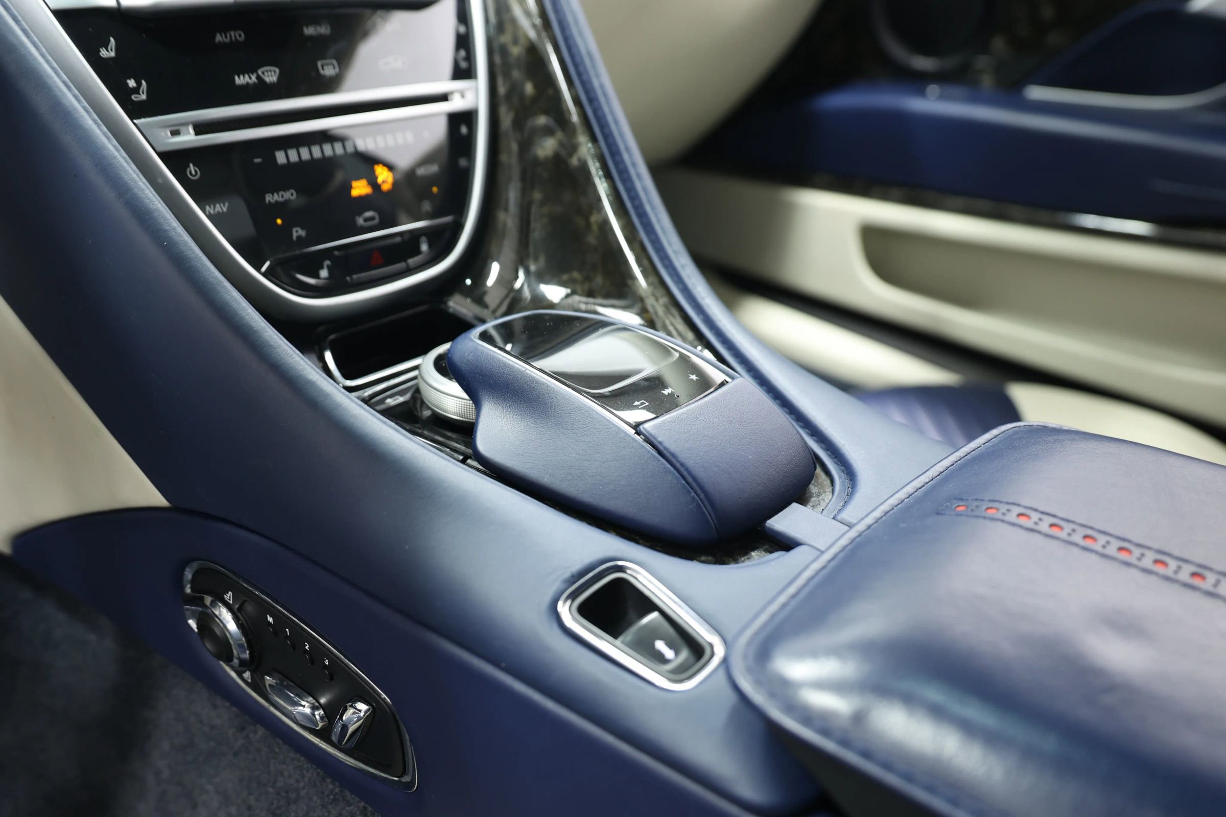 Used 2017 Aston Martin DB11 V12 image 45