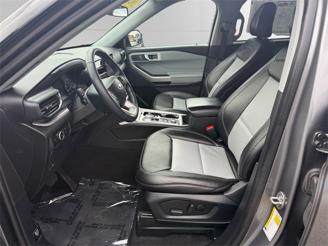 Used 2023 Ford Explorer XLT w/ Equipment Group 202A image 9
