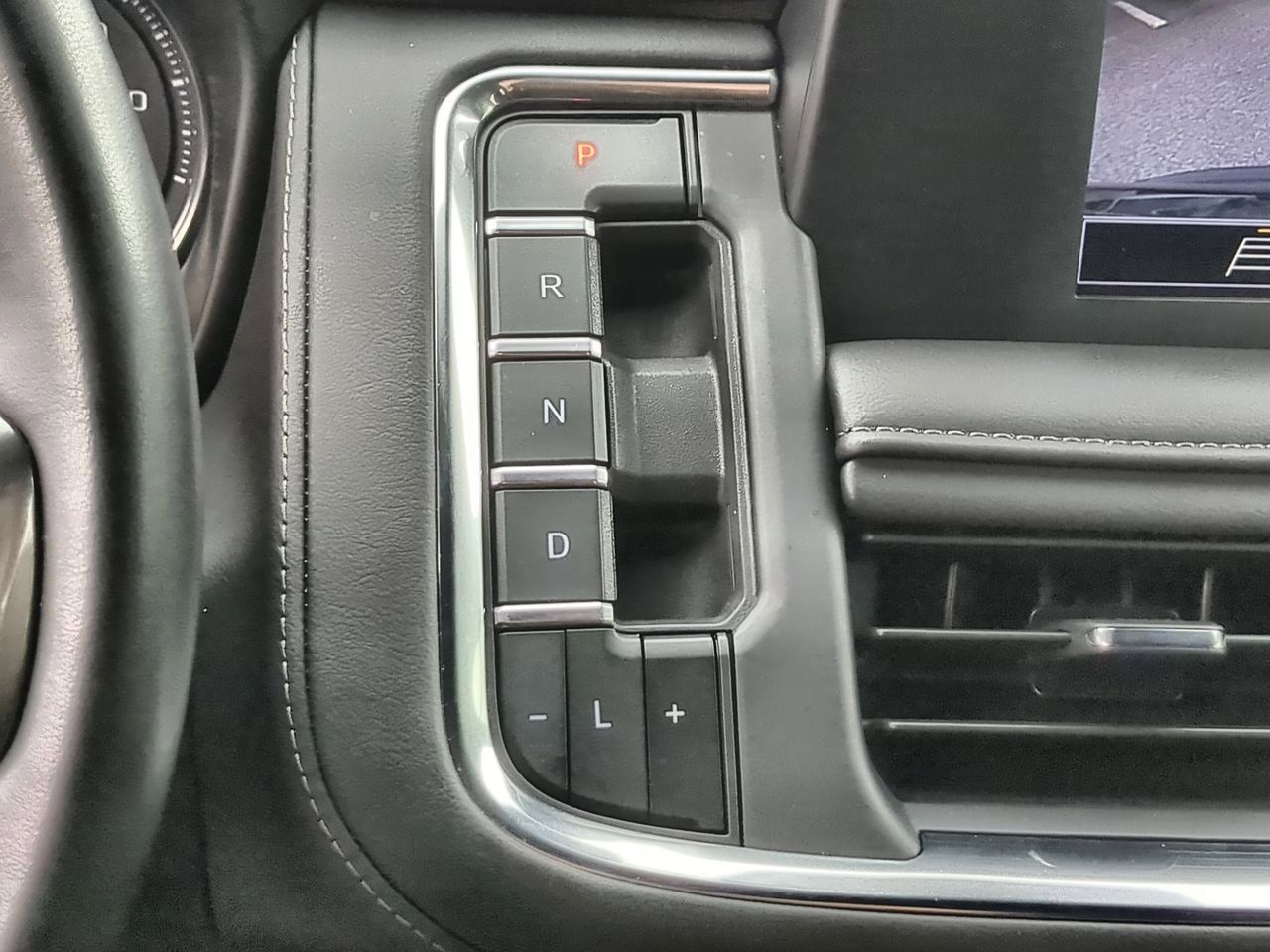 Used 2024 Chevrolet Tahoe LS image 15