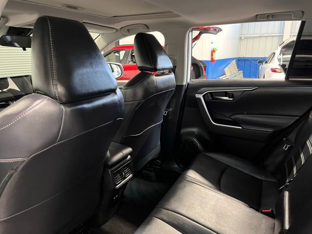 Used 2021 Toyota RAV4 XLE Premium w/ Carpet Mat Package (TMS) image 17