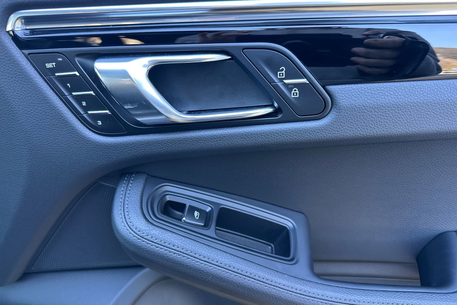 Used 2025 Porsche Macan image 20