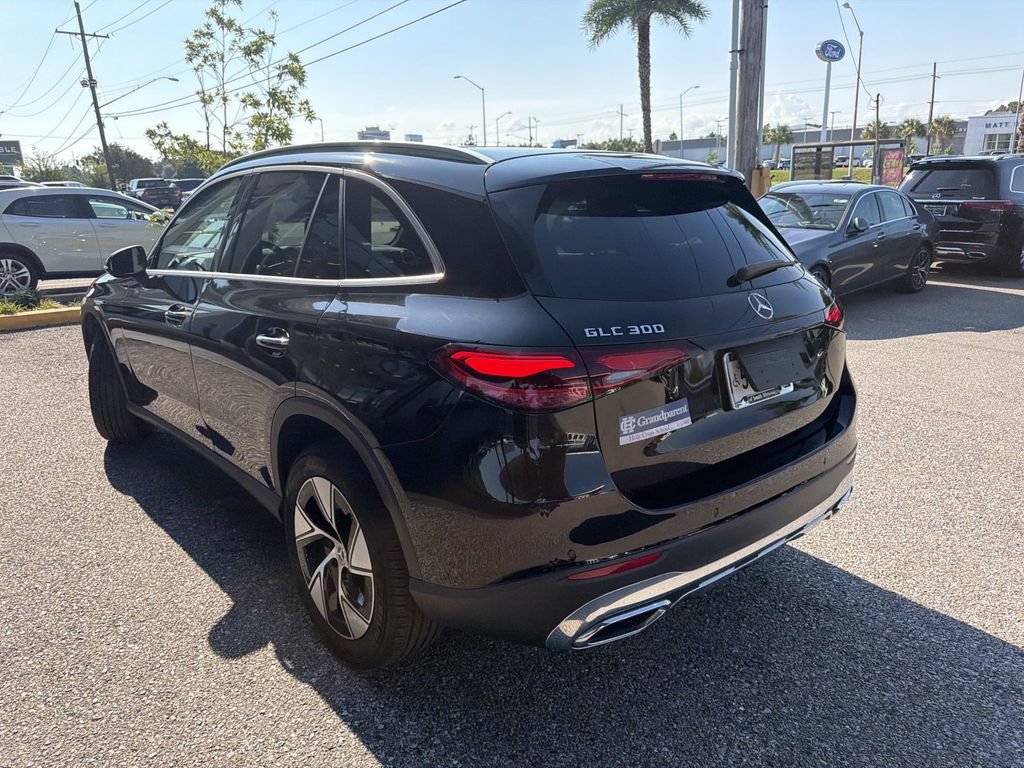 Used 2024 Mercedes-Benz GLC 300 4MATIC image 5