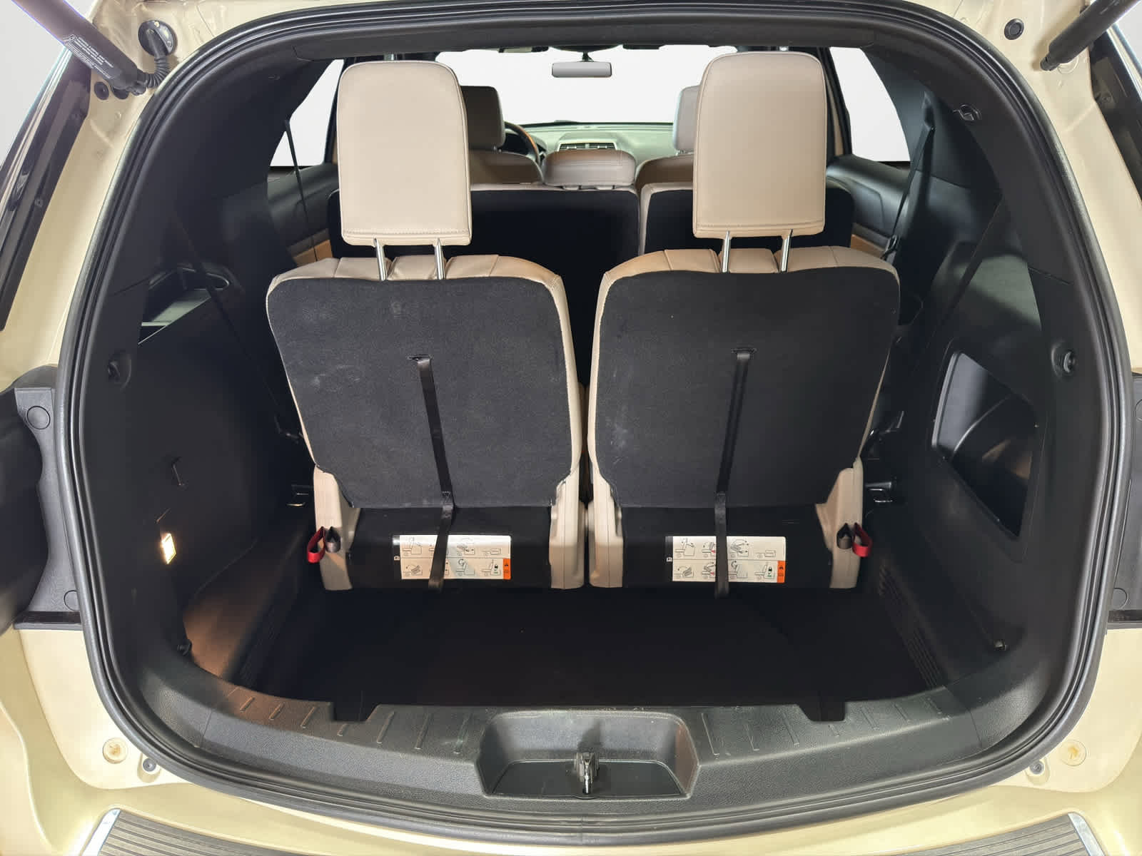 Used 2018 Ford Explorer XLT w/ Equipment Group 202A image 25