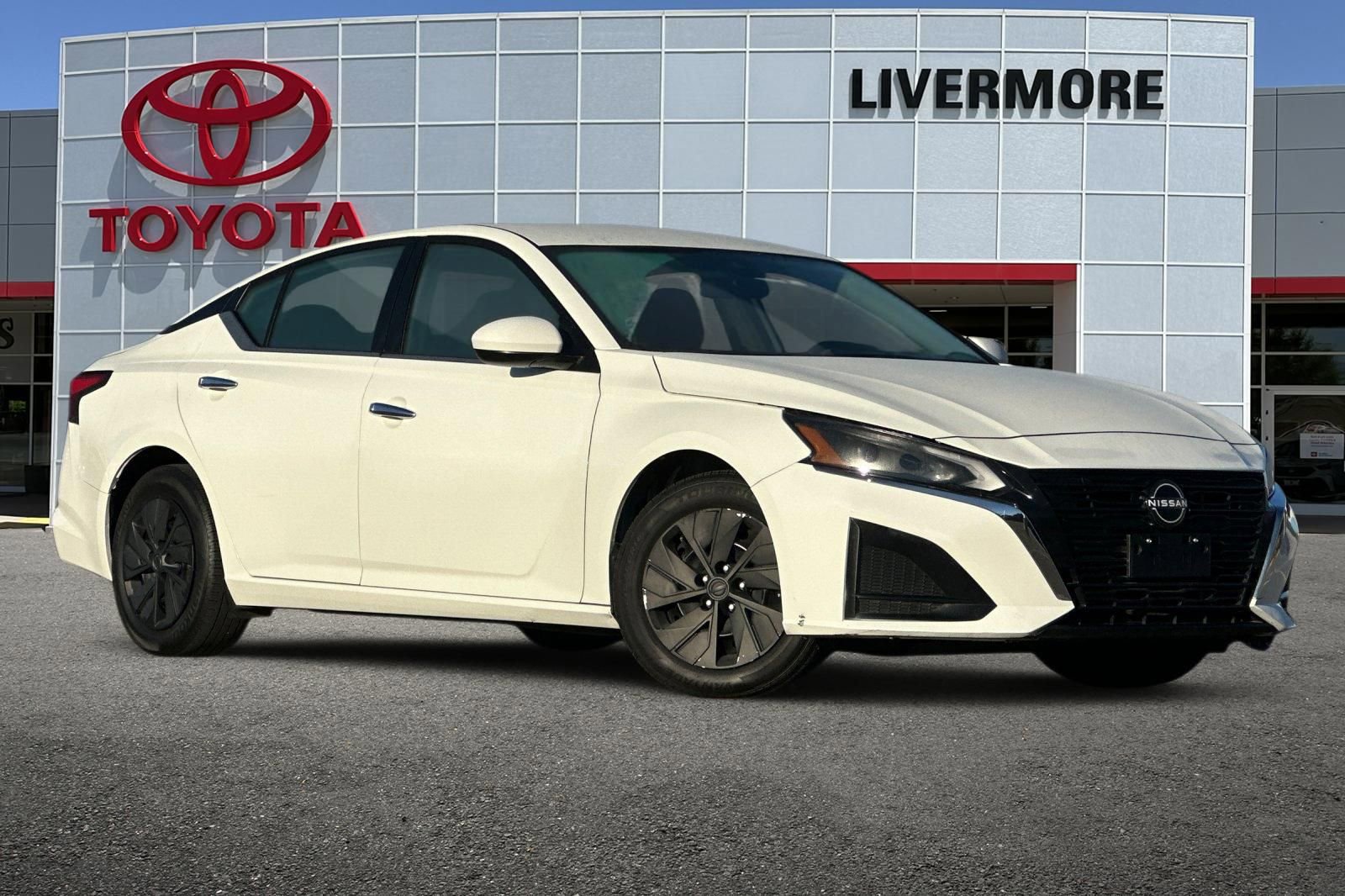 Used 2023 Nissan Altima 2.5 S image 2