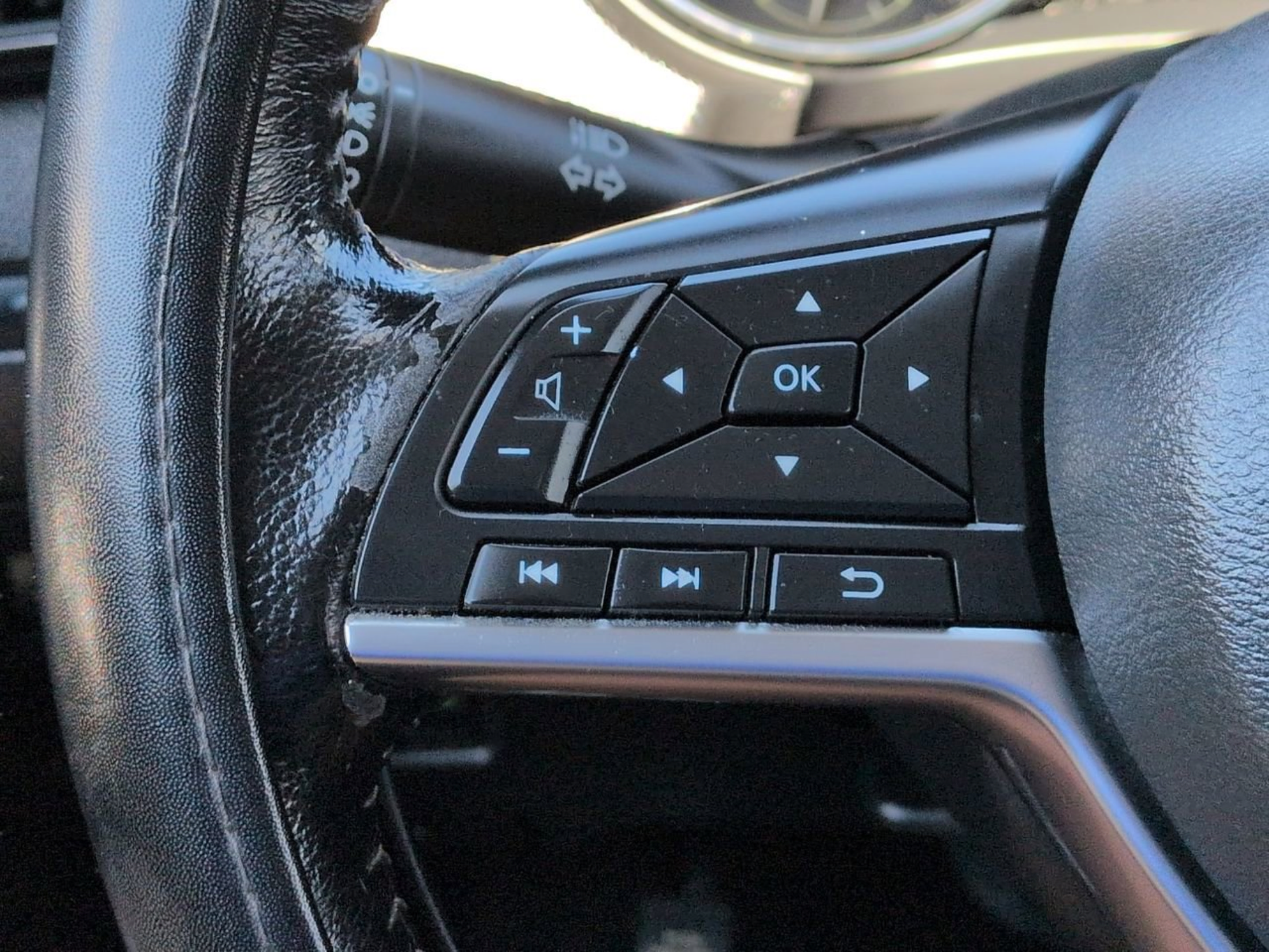 Used 2020 Nissan Rogue SV FWD image 30
