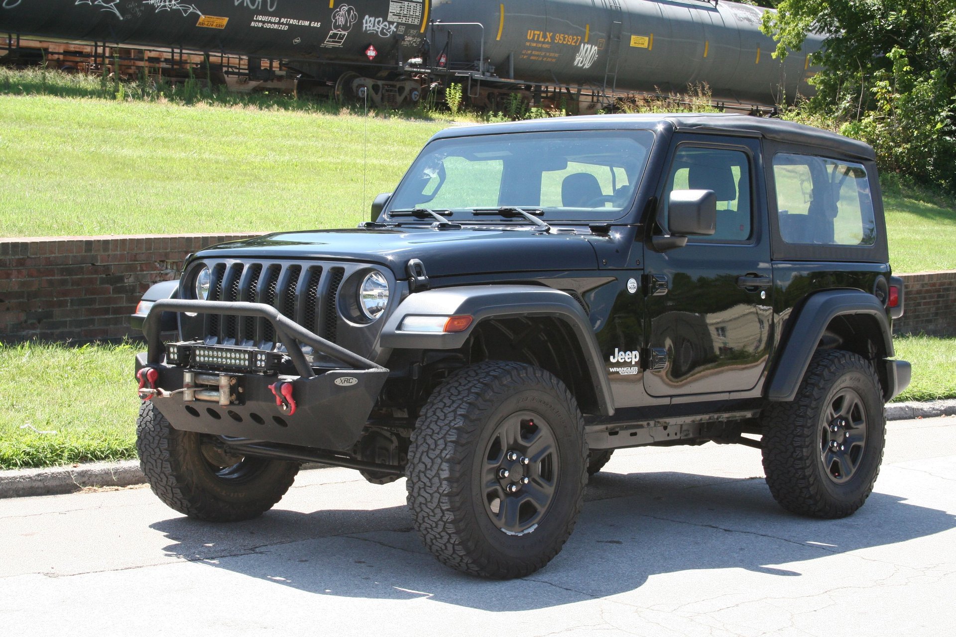 Used 2020 Jeep Wrangler Sport image 2