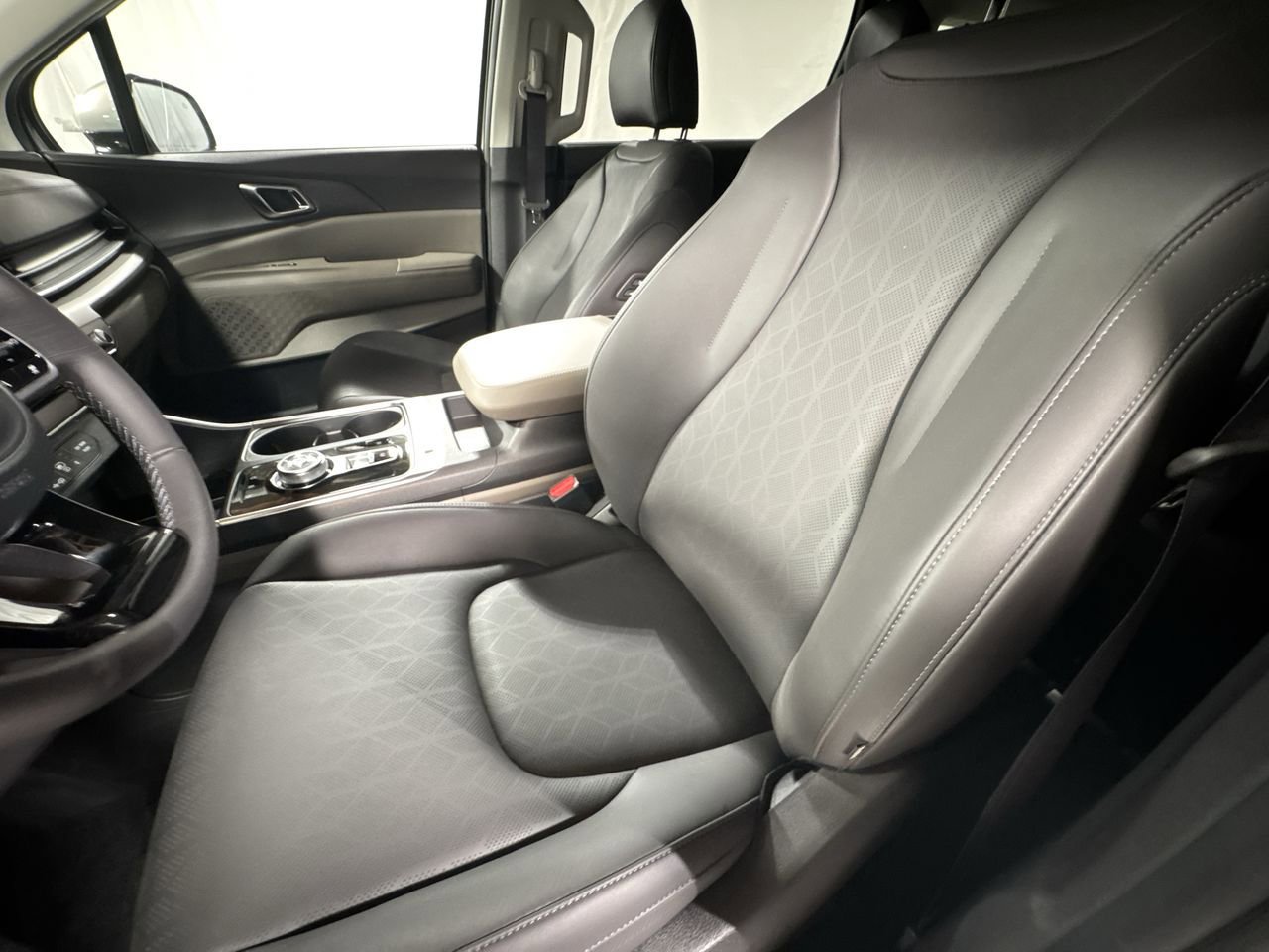 New 2026 Kia Carnival EX image 18