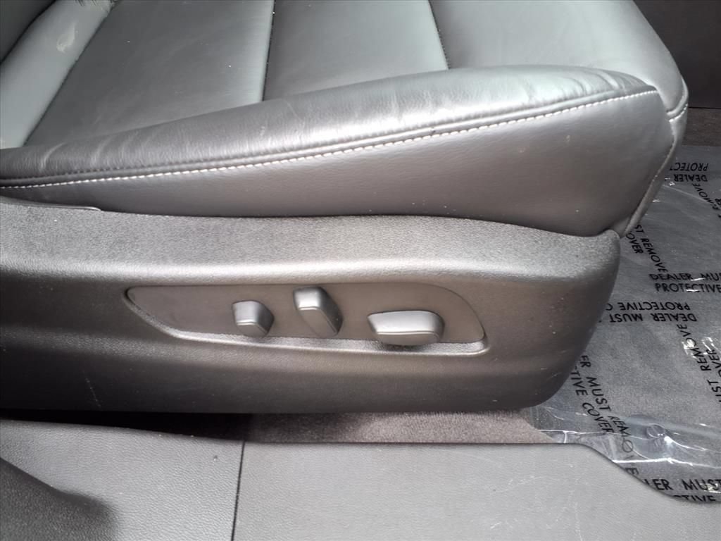 Certified 2024 Cadillac XT4 Luxury w/ Cold Weather Package FWD image 10