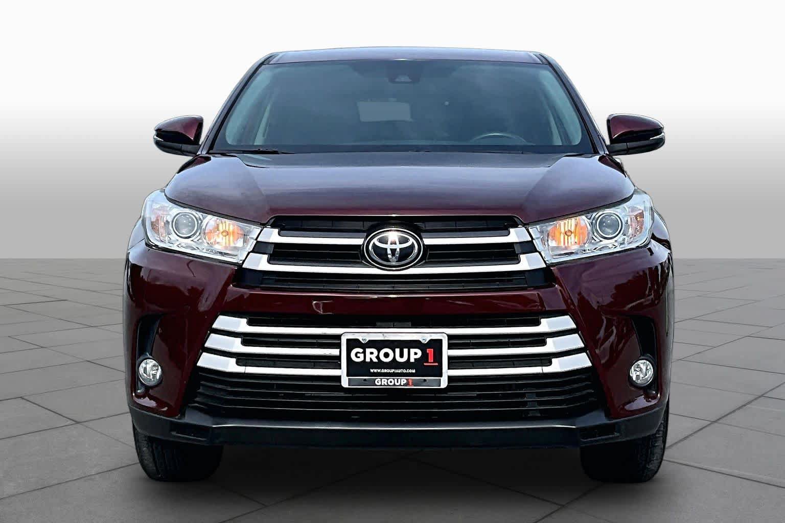 Used 2019 Toyota Highlander Plus AWD/4WD image 4