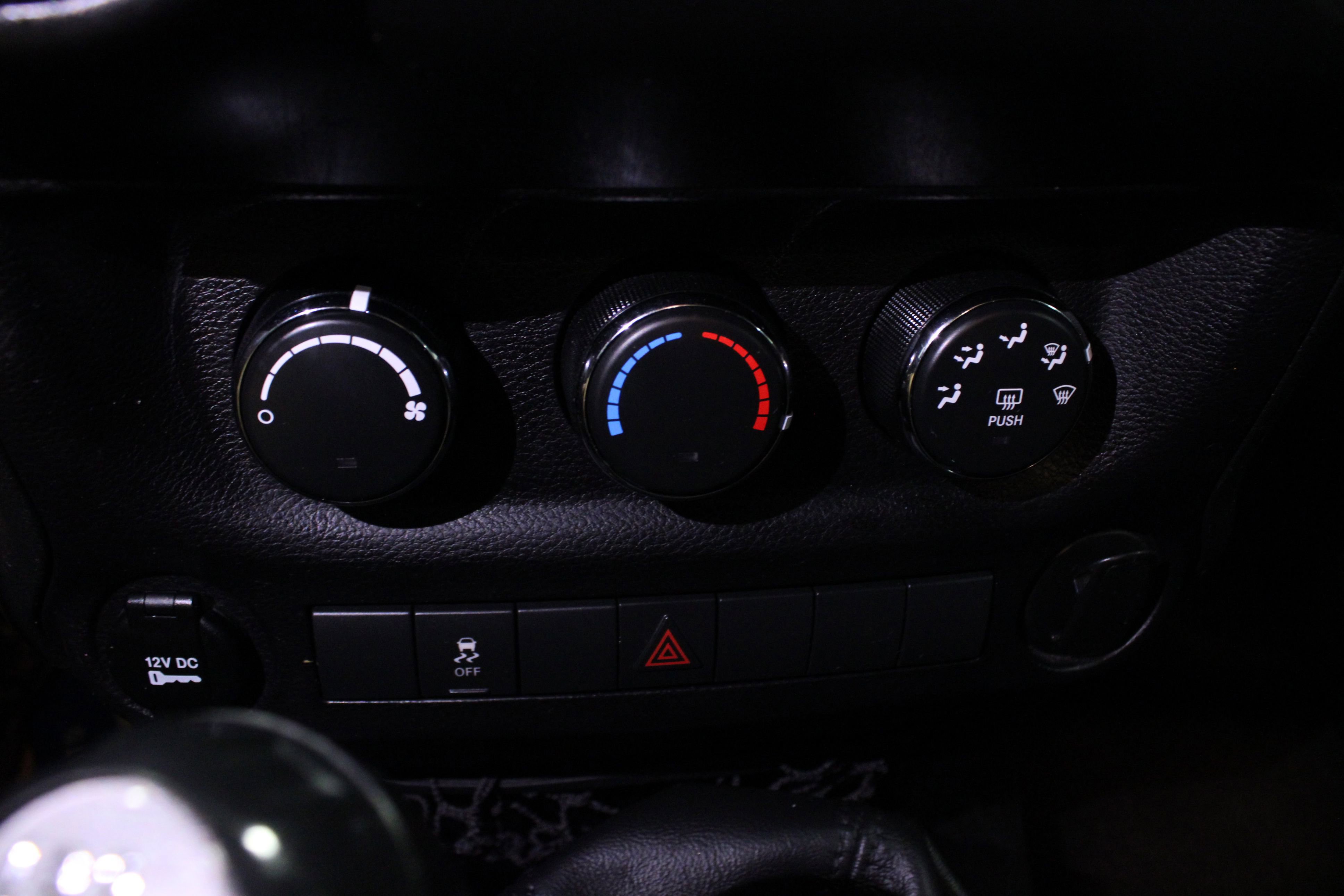 Used 2015 Jeep Wrangler Sport w/ Mopar Black Appearance Group AWD/4WD image 21